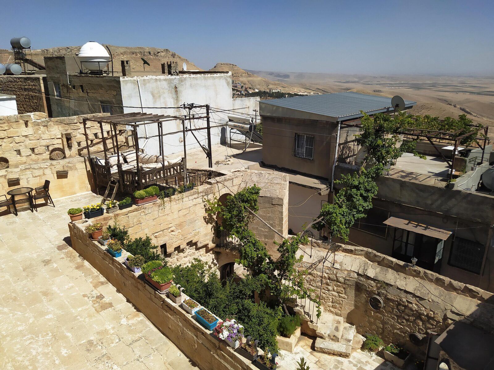 Mardin'in taş evleri ve Mezopotamya manzarası
